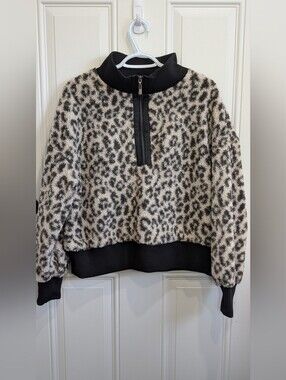 Cable & Gauge Studio Leopard Print Sherpa Half-Zip Pullover Fleece - NWT Size L
